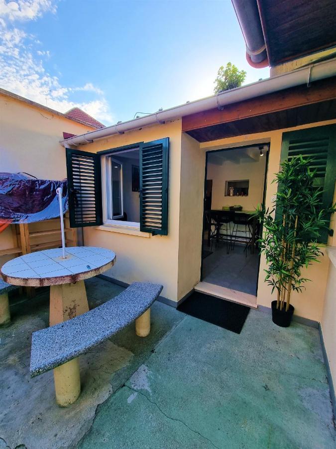 Petite Maison Au Calme Épinay-sur-Seine Екстериор снимка
